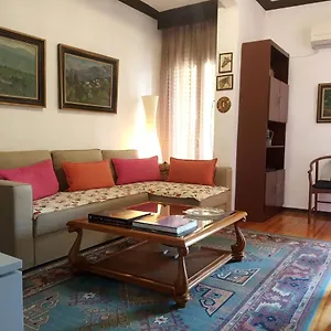 https://cosy-central-penthouse_up-to-6-guests_with-wifi.hotels-of-thessaloniki.com